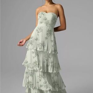 Chic Strapless Floral Tiered Dress in Soft Green